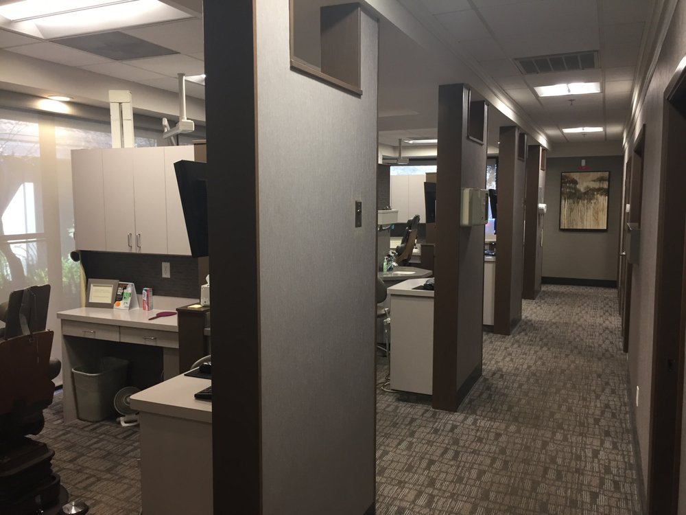 Treatment hallway with open-bay operatories